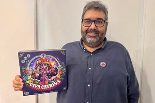 David Perez, Publisher at The Flying Games from France, presents the game Viva Catrina