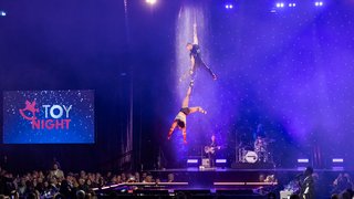 Luftakrobatik-Show bei der ToyNight.