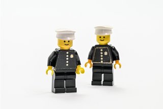 Zwei Polizei Legofiguren