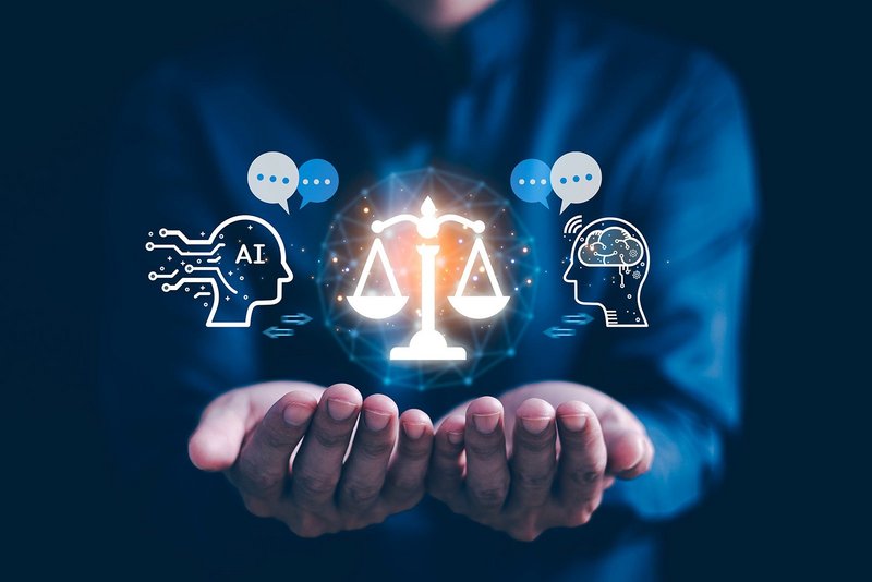 Ki-Kopf Waage in Händen